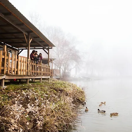 Apartman Toparti Safari-haz A Richter Safari Parkban Vip Belepojeggyel - Lakeside Safari House At Richter Safari Park With Vip Entry Ticket Nagykőrös