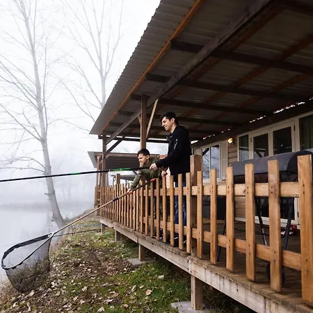Toparti Safari-haz A Richter Safari Parkban Vip Belepojeggyel - Lakeside Safari House At Richter Safari Park With Vip Entry Ticket * Nagykőrös