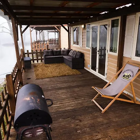 Toparti Safari-haz A Richter Safari Parkban Vip Belepojeggyel - Lakeside Safari House At Richter Safari Park With Vip Entry Ticket Apartman